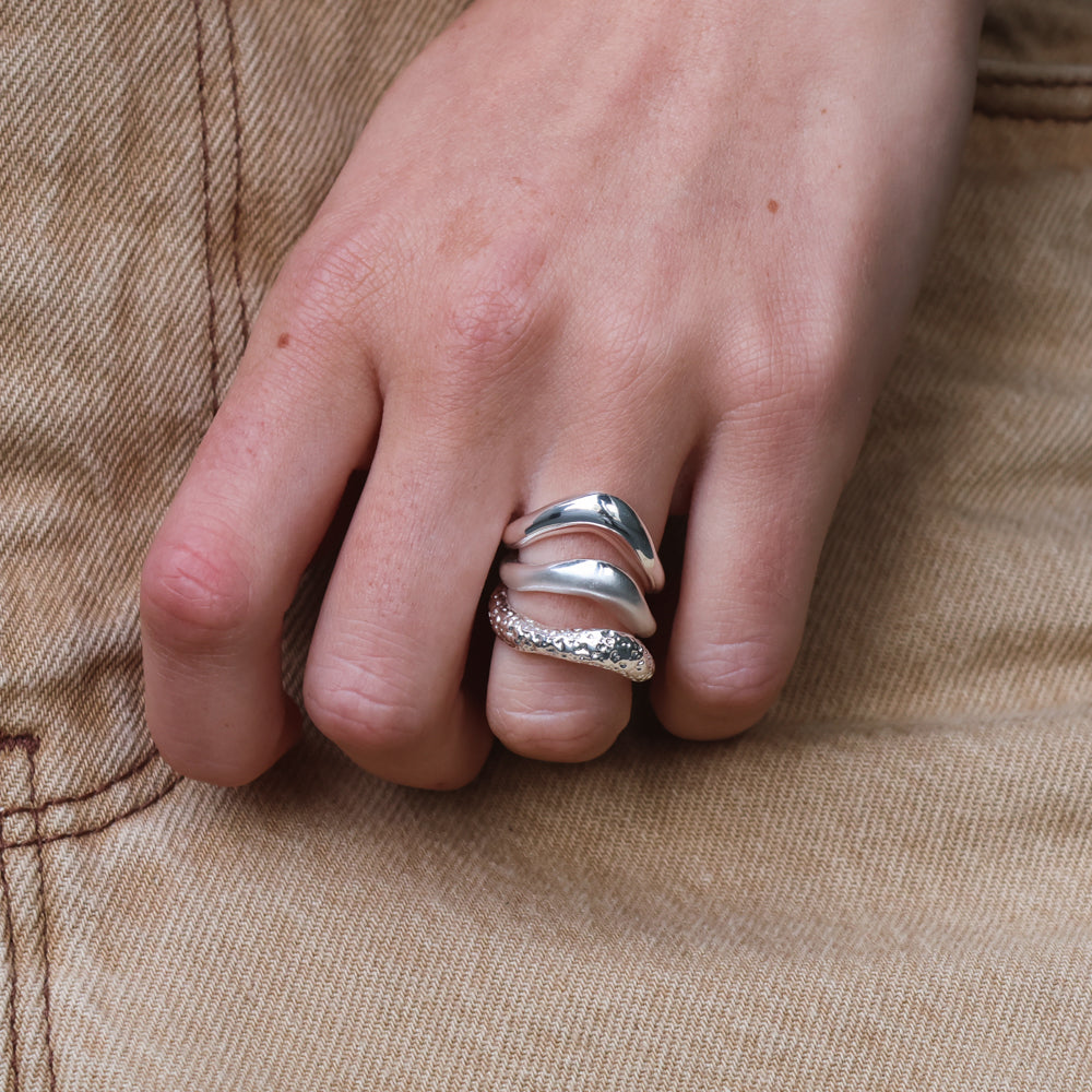 Curva Textured Ring winther-studio-international